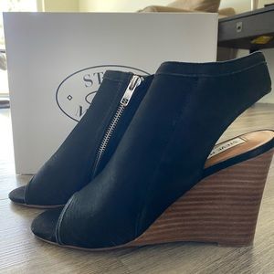 Steven Madden ‘Winny’ black wedges